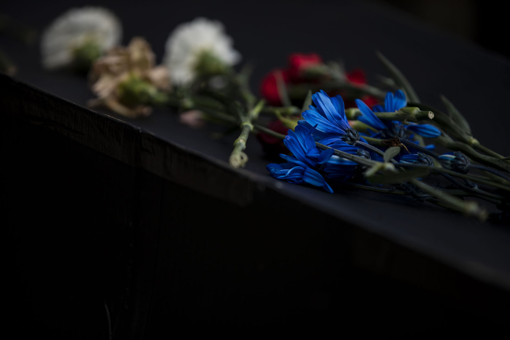 061220-news-funeralprocession 10.jpg